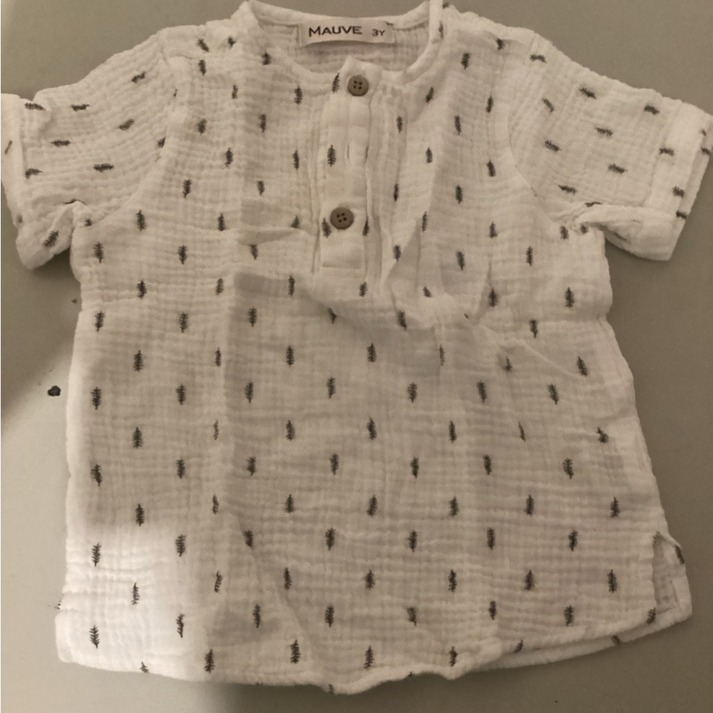 Size 3T short sleeve white shirt with feather design